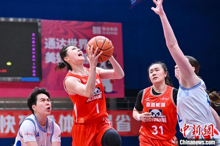 四川女篮在成都横扫黑龙江晋级WCBA季后赛八强，