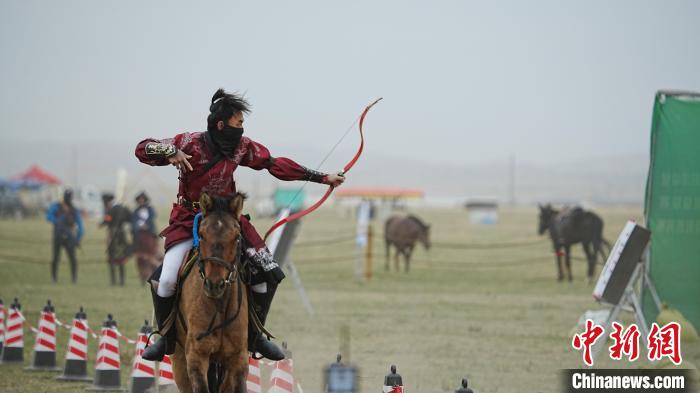 澳门90后追梦马背：连续4年北上内蒙古参赛的古
