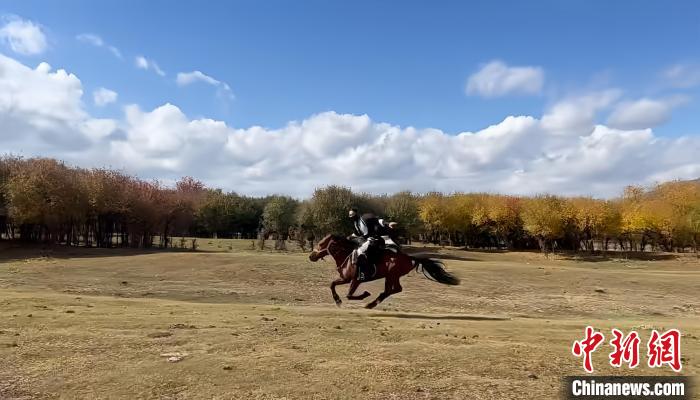 澳门90后追梦马背：连续4年北上内蒙古参赛的古
