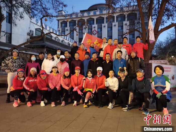 宁夏市民创意跑兔迎新春：14公里路线勾勒新年希