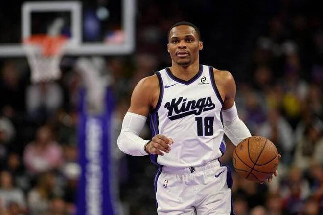 拉塞尔·威斯布鲁克：历史得分王与助攻王的传奇