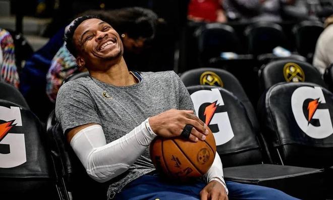 拉塞尔·威斯布鲁克：历史得分王与助攻王的传奇