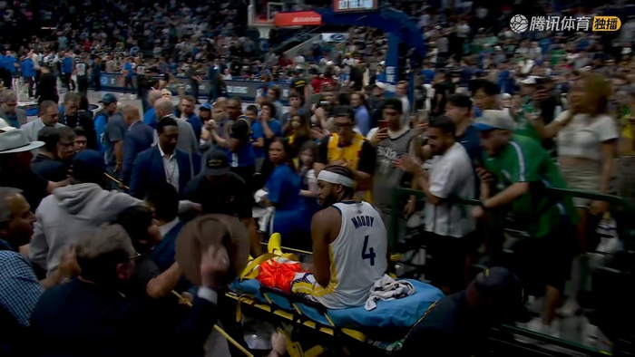 勇士球员穆迪无对抗下膝盖重伤提前退赛