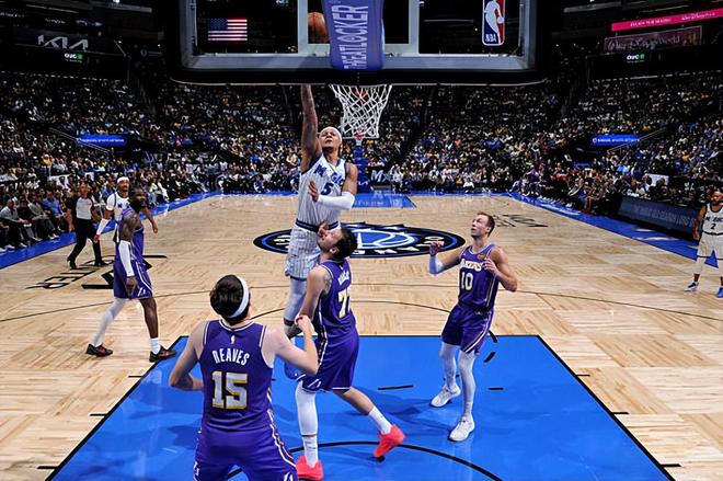 湖人绝杀魔术终结四连败 班凯罗低迷成败关键