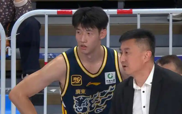 杜锋执教危机浮现 球员交易传闻再掀波澜