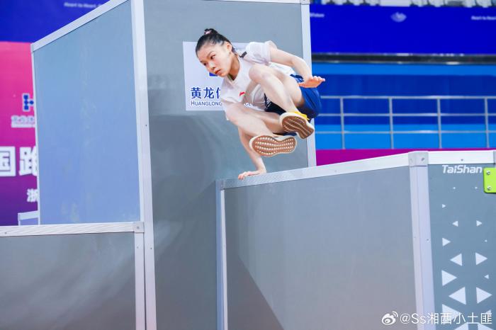 越过山巅的蝶变:商春松从体操冠军到跑酷世界