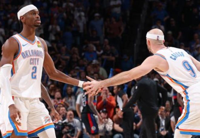 雷霆对阵湖人争夺西部头名 马刺冲击11连胜 骑勇