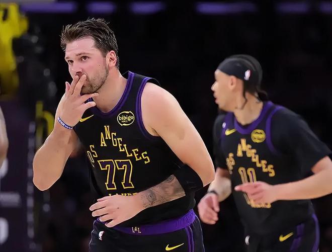 雷霆对阵湖人争夺西部头名 马刺冲击11连胜 骑勇