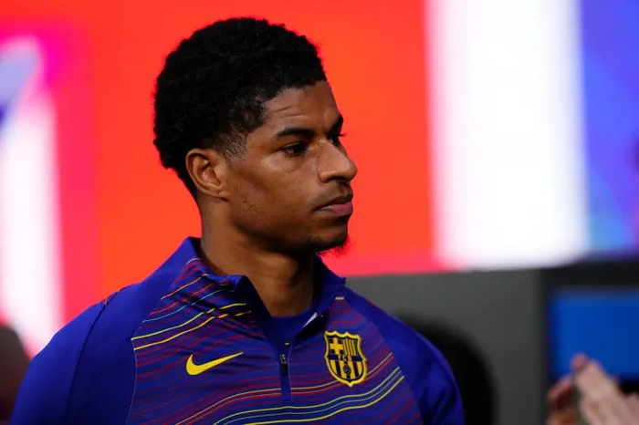 拉什福德西甲数据亮眼却遭巴萨冷落，曼联欲高