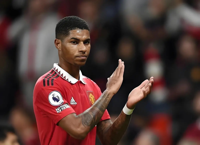 拉什福德西甲数据亮眼却遭巴萨冷落，曼联欲高